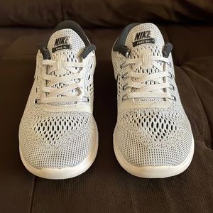Women’s Nike free run, size 6.5!